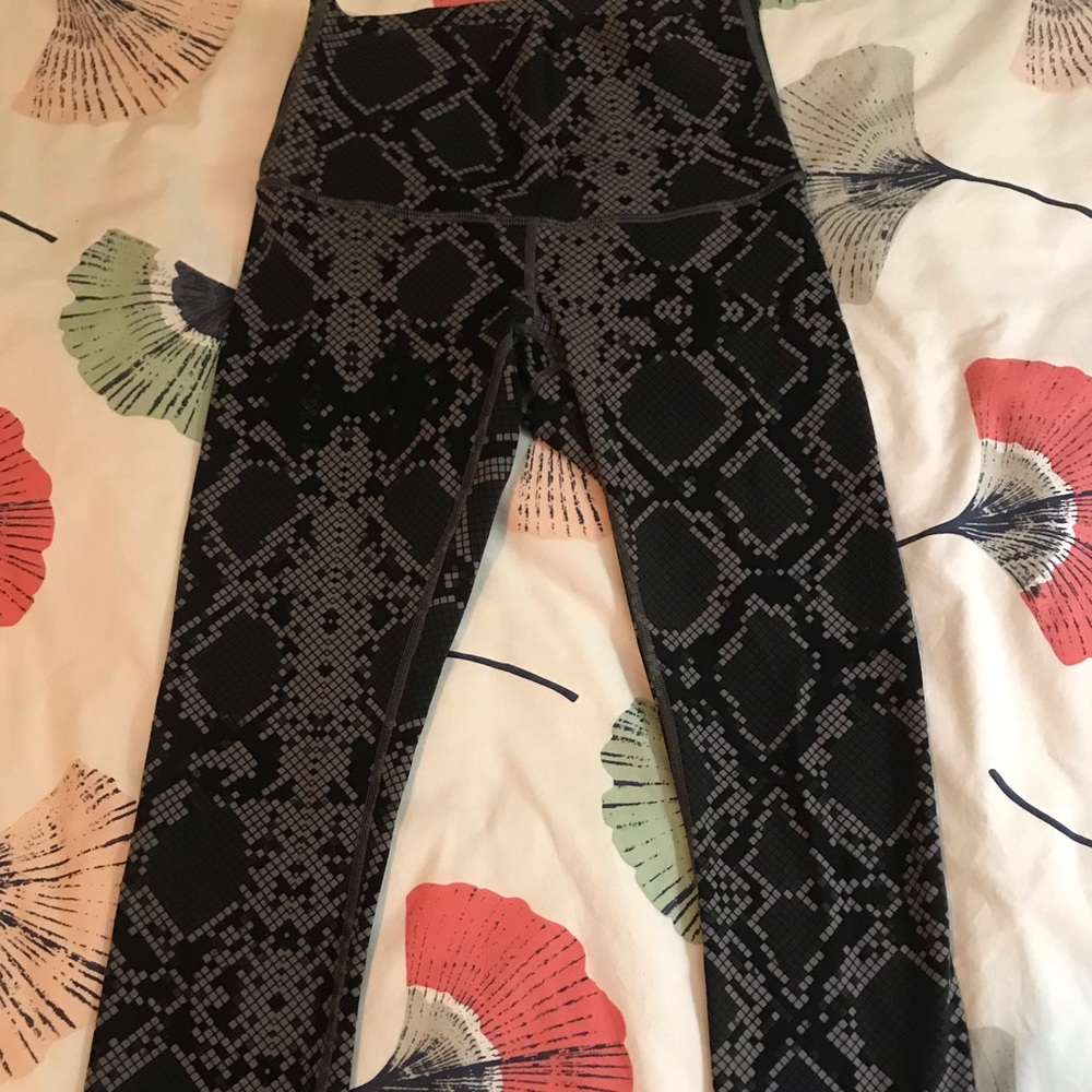 Lululemon cropped wunder under - Picture 2 of 6